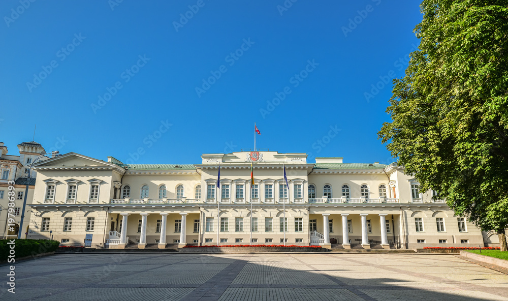 Obraz premium Vilnius, Lithuania - August 13, 2017: The Presidential Palace located in Vilnius Old Town, is the official office and eventual official residence of the President of Lithuania.
