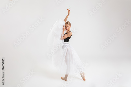 Fototapeta Naklejka Na Ścianę i Meble -  Beautiful young woman ballerina