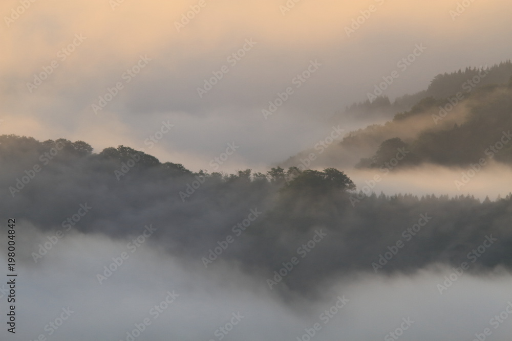 山の夜明け（鳥海山からの眺望）　Dawn of the mountain (view from Mt.Chokai)