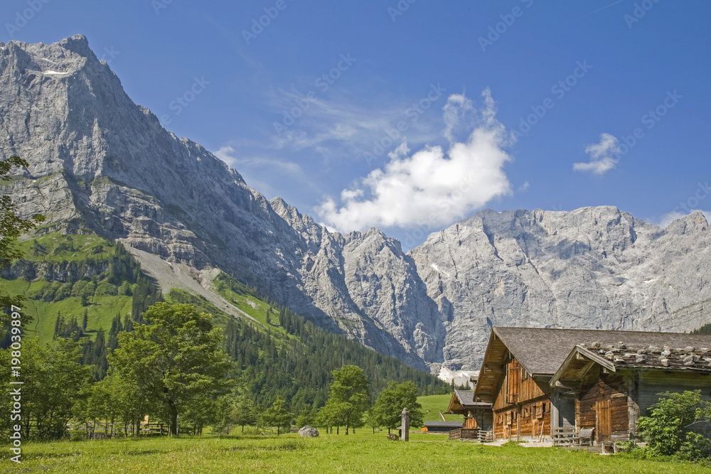 Almhütten in der Eng in Tirol