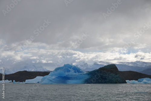 Glaces flottantes du lago Argentino en Patagonie, Argentine