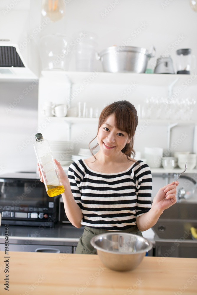 キッチン・女性 キッチン・女性