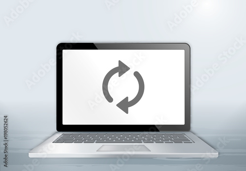 Laptop auf Holztisch - Synchronisieren