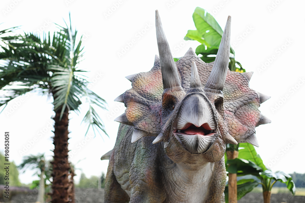 Fototapeta premium Park dinozaurów. Dinozaur na tle przyrody. Zabawka d
