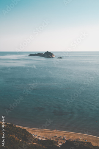 Fototapeta Naklejka Na Ścianę i Meble -  Panorama di Arillas Grecia -  Corfù -  Veduta del mare con isola