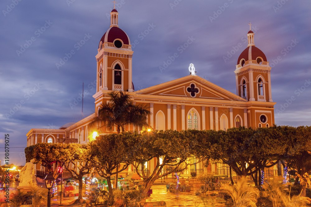 Obraz premium Granada Cathedral and city panorama