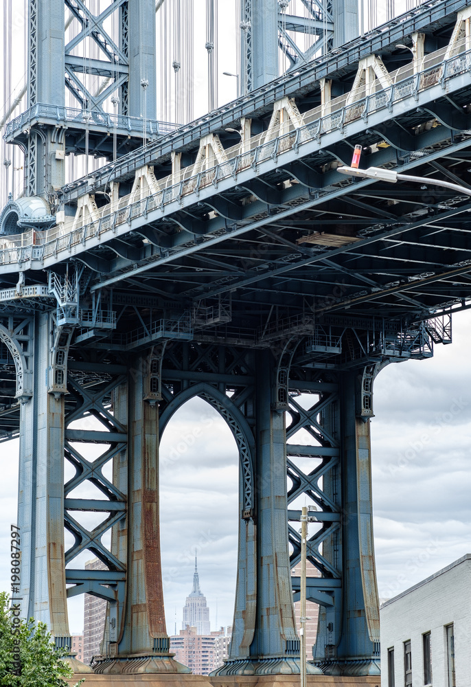 The famous Manhattan bridge spanning the East River between Brooklyn and lower Manhattan The famous Manhattan bridge spanning the East River between Brooklyn and lower Manhattan