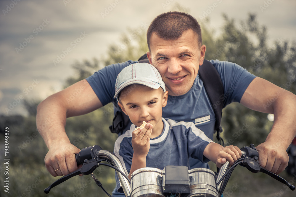 Obraz premium Father son riding motorcycle lifestyle biker portrait concept happy paternity father’s day
