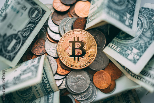 Moneda bitcoin con dolares