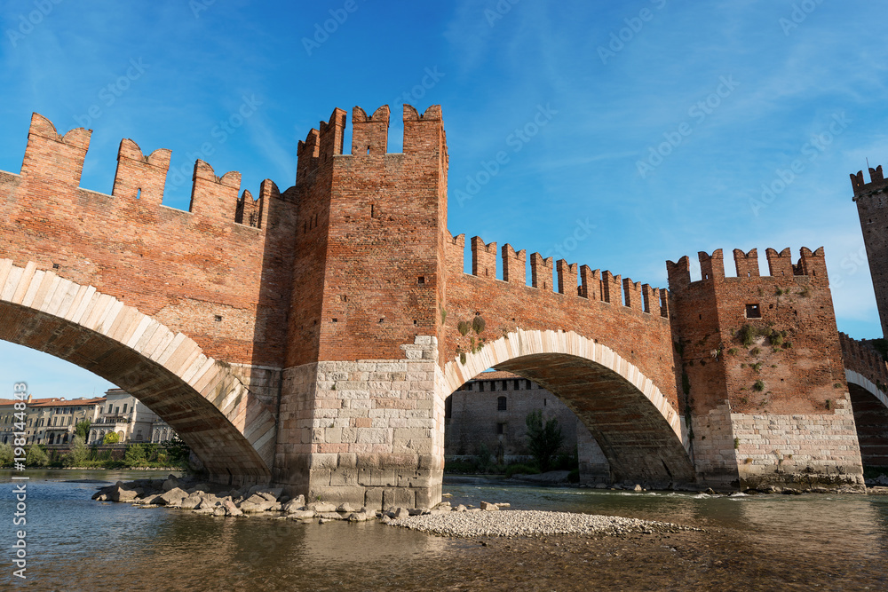 Obraz premium Scaligero Bridge and Adige river in Verona, Veneto, Italy