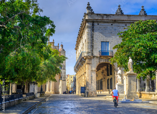 Fényképezés street paved with stone in the historical quarter of Havana, Cuba