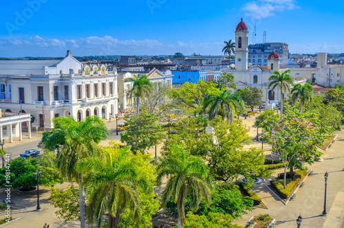 Canvastavla aerial view of the city of Santiago, Cuba