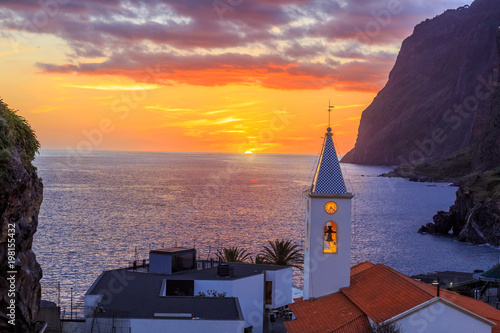 Obraz na płótnie Beautiful sunset over Camara de Lobos village and San Sebastian church on Madeira island, in Portugal w salonie
