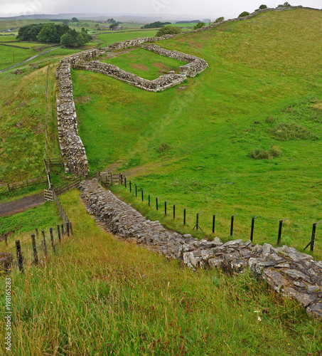 Fotografia The ruin of a Roman Milecastle on Hadrian's Wall in England.