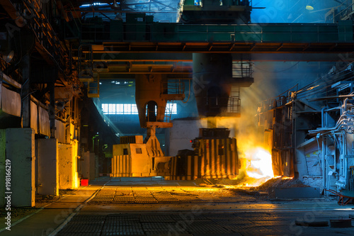 Foto Loading of ore in the open-hearth furnace at a metallurgical plant