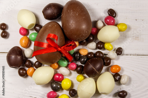 Fototapeta Naklejka Na Ścianę i Meble -  Easter composition with chocolate eggs on white wooden background