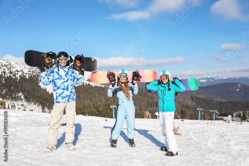 Group of snowboarders on sk...