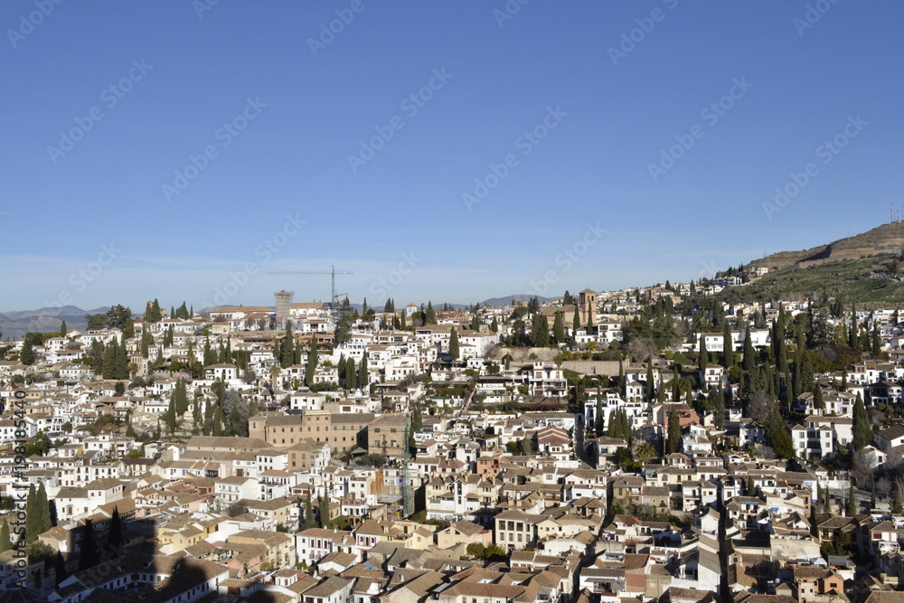 vista panoramica su Granada dal belvedere della cittadella rossa di Alhambra, Andalusia