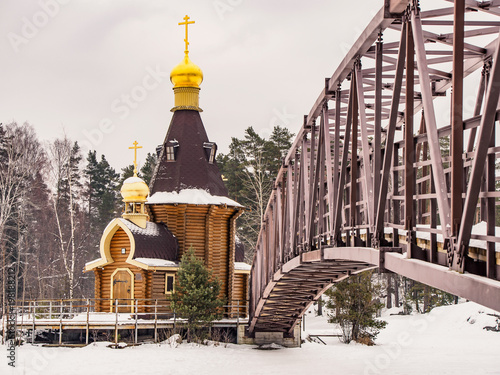 Tableau sur toile Small russain church with bridge