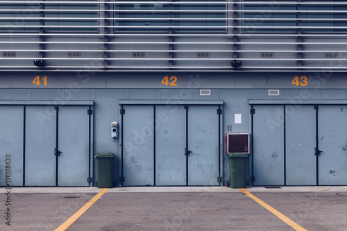 Foto The National Autodrome of Monza - Pit Stop Lines and Garage Area in an Empty Race Track - Monza Circuit in Lombardy - Italy