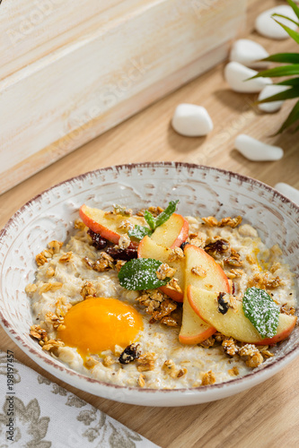 Cereal  oatmeal  with caramelized apple