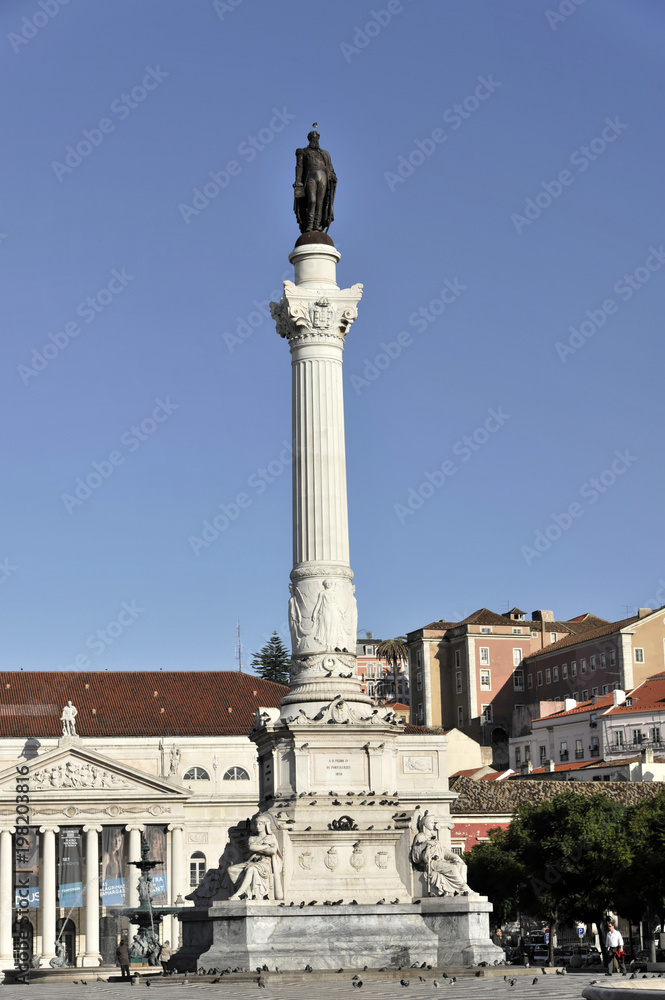 Statue von König Pedro IV auf dem Platz Praca Rossio, Rossio Platz, mit Nationaltheater, Teatro Nacional, Stadtteil Baixa, Lissabon, Lisboa, Portugal, Europa