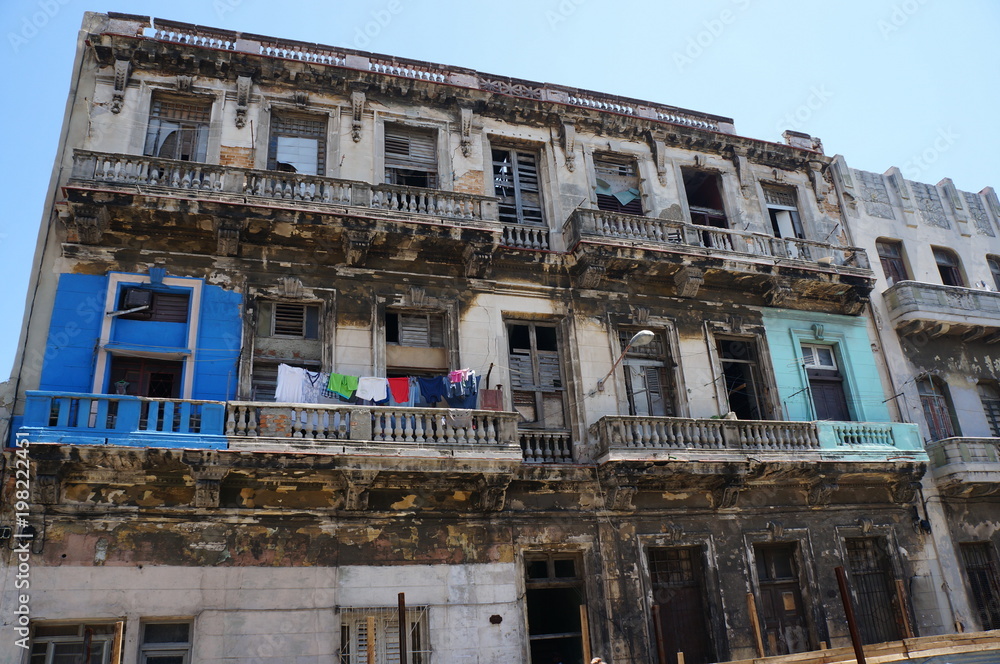 Verfallenes Wohngebäude in Havanna
