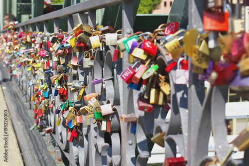 Wallpaper Mural Hochzeitsschloss auf Brücke Torontodigital.ca