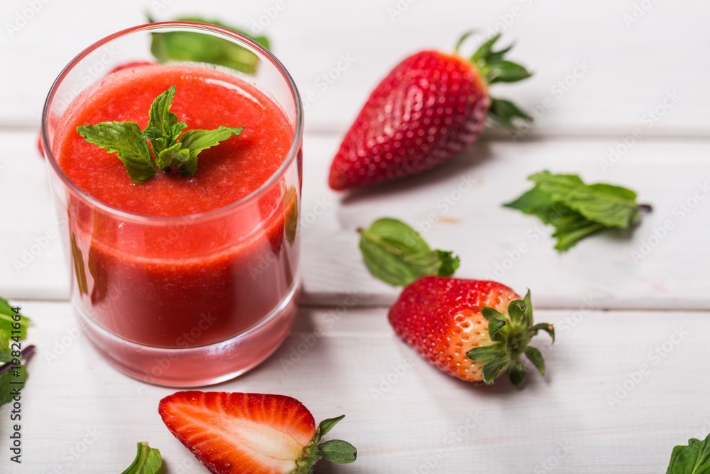 Strawberry Smoothie with Mint Strawberry Smoothie with Mint