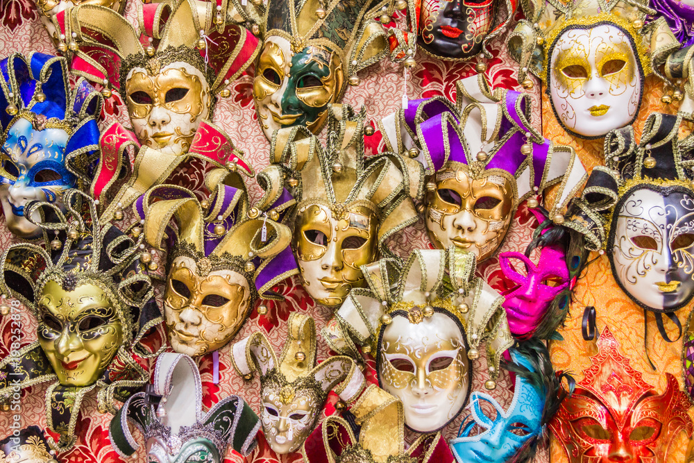 Венецианских маски