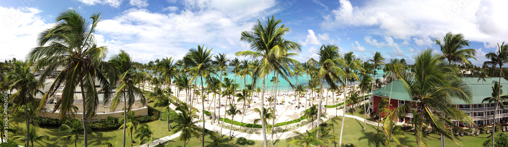 Panoramaluftaufnahme vom Barcelo Bavaro Beach Hotel in Punta Cana, Dominikanische Republik