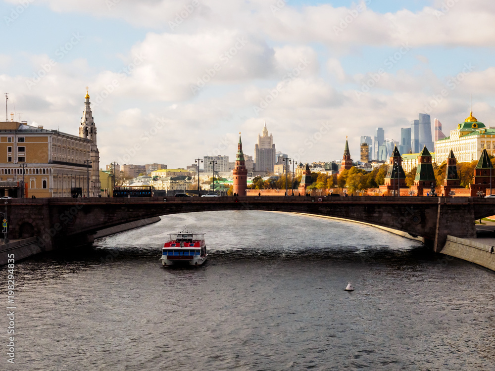 Obraz premium Moscow river near Red Square and Kremlin. Russia, Moscow