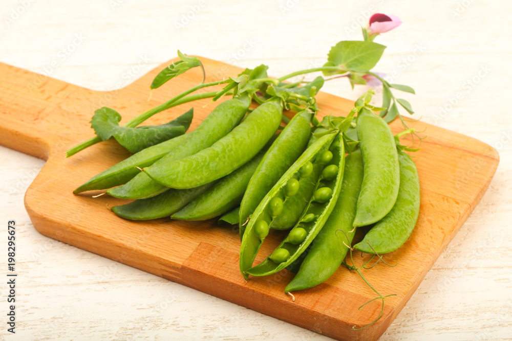 Ripe green peas