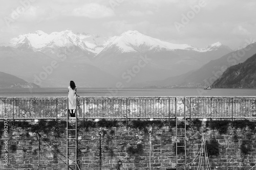 Turista in Bellagio, Lago di Como, Italia