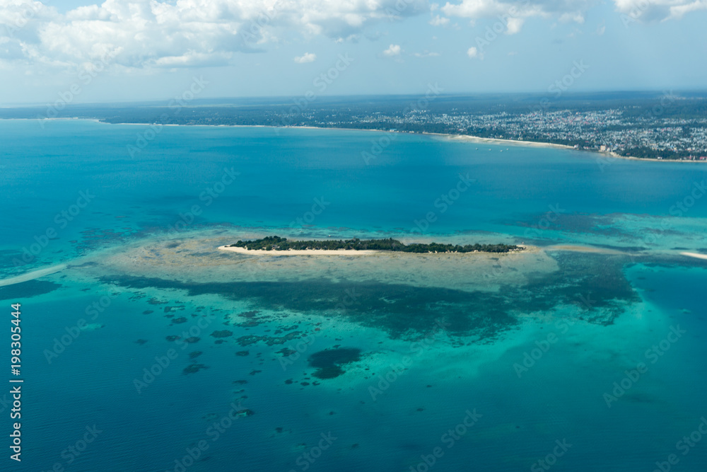 Insel mit Riff - Luftaufnahme - Sansibar