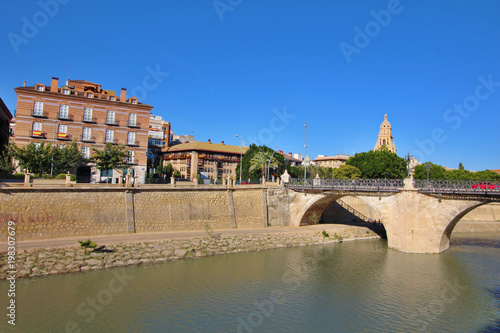 Paseo del Río Segura en Murcia, España photo