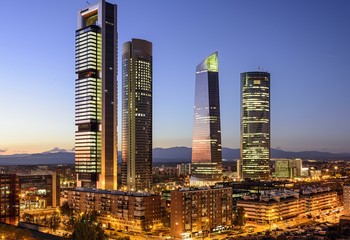 Acrylglasbilder Madrid Madrider Skyline mit Wolkenkratzern  © JuanCarlos