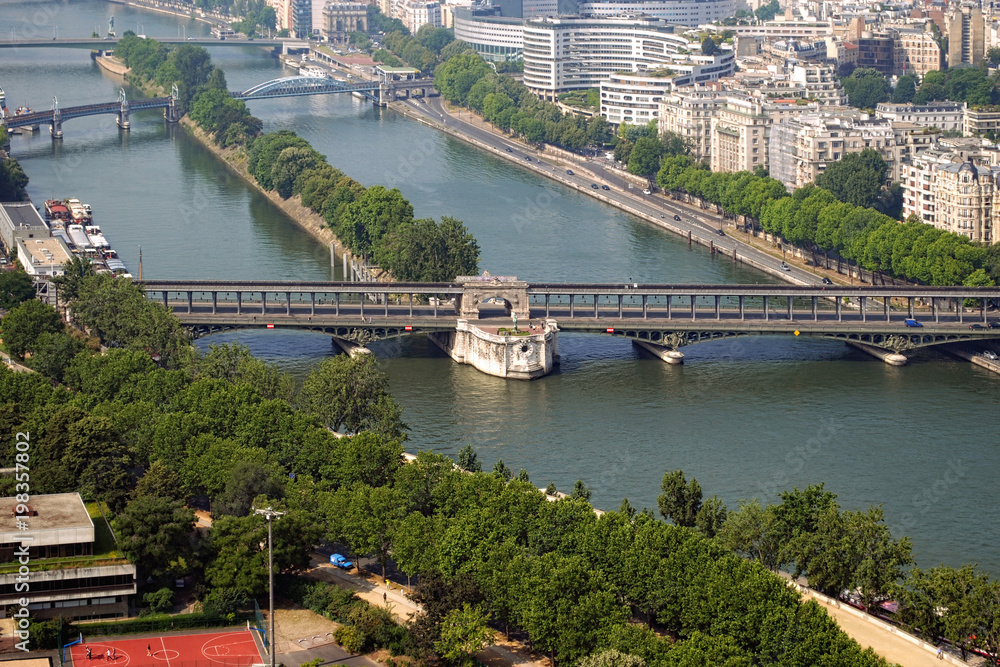 The river Seine and its bridges.