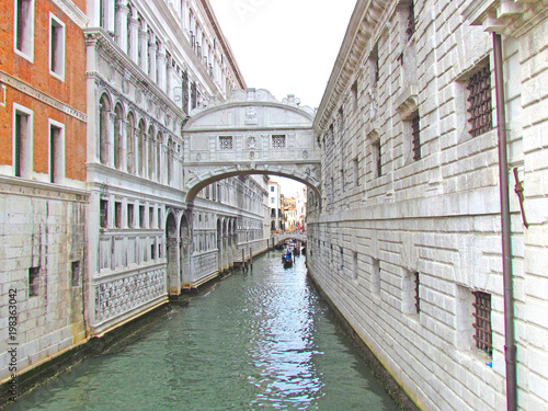 Bridge of Sighs was built by Antonio Conti in 1602 and decorated in a baroque style. The bridge joins the building of the Doge's Palace and the prison building. Venice, 2012.