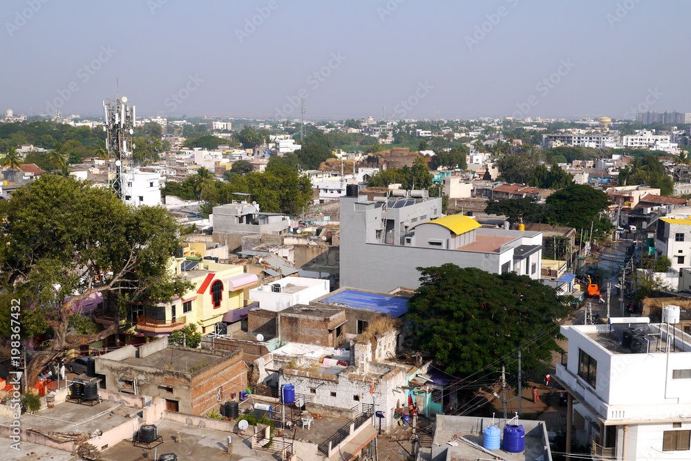 вид на индийский город Биджапур с крепостной стены  