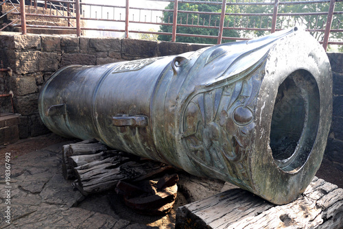 Самое большое средневековое оружие мира Малик-э-Мэйдэн находится в городе Биджапур в Индии  