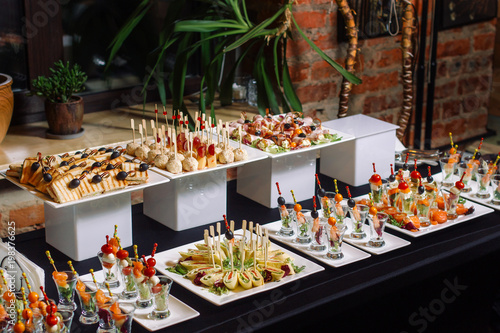 Fotografia A table with catering.