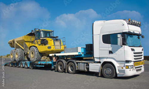 Heavy Plant Movement - Low-Loader -Haulage