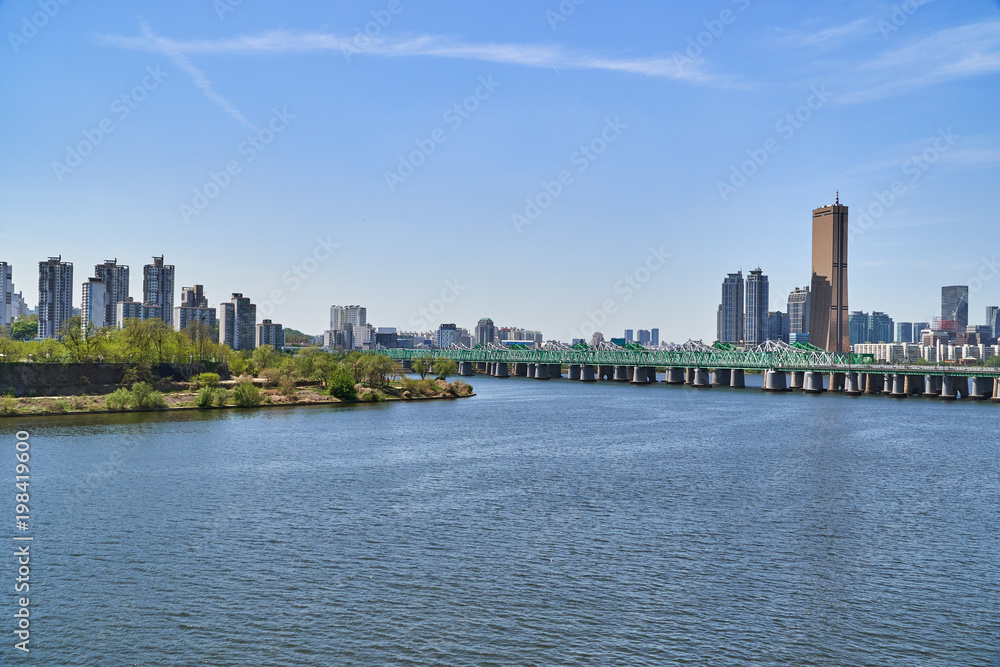 Fototapeta premium Krajobraz rzeki Han w Seulu