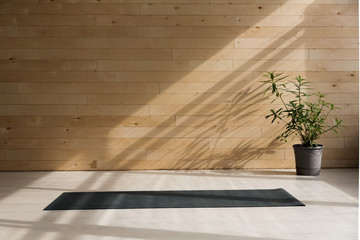 Fototapete Yogaschule Yoga mat on the floor with shadows from window  © protivnica