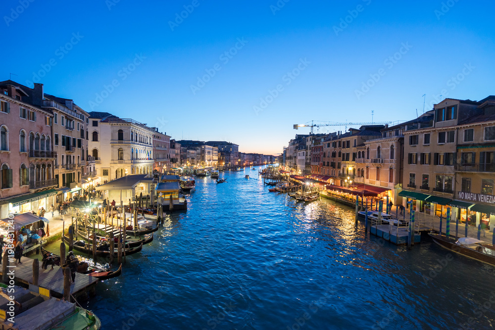 ベネチア リアルト橋から見るカナル グランデの夜景 Stock Photo Adobe Stock