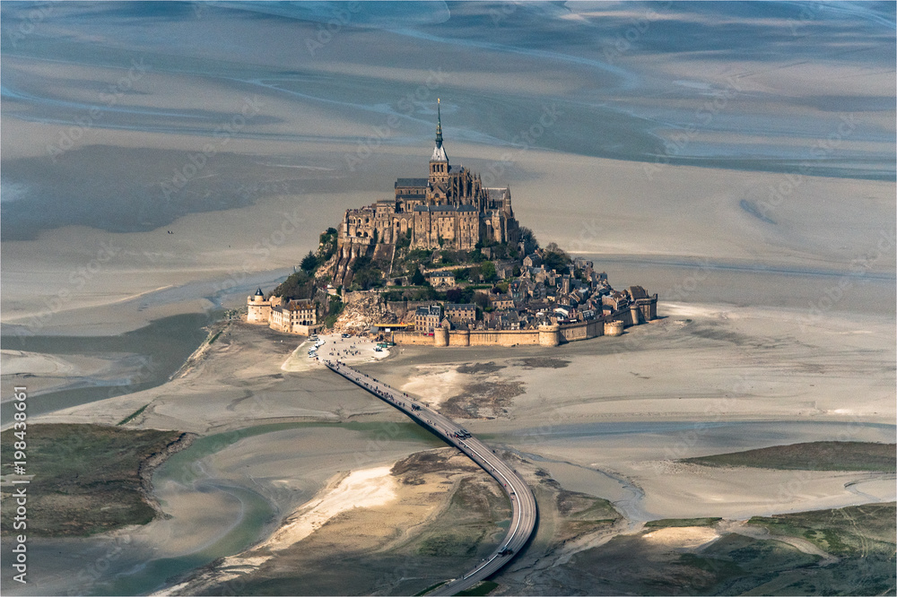 Foto Stock Vue A rienne Du Mont Saint Michel En France Adobe Stock foto-stock-vue-a-rienne-du-mont-saint-michel-en-france-adobe-stock