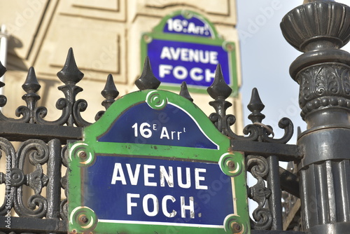 Plaque de rue avenue Foch à Paris photo