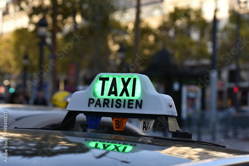 Chapeau de taxi parisien