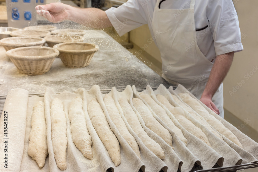 Foto de travail en boulangerie do Stock Adobe Stock